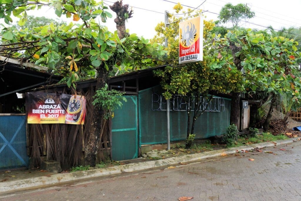 Bar dessua. puerto jimenez osa peninsula