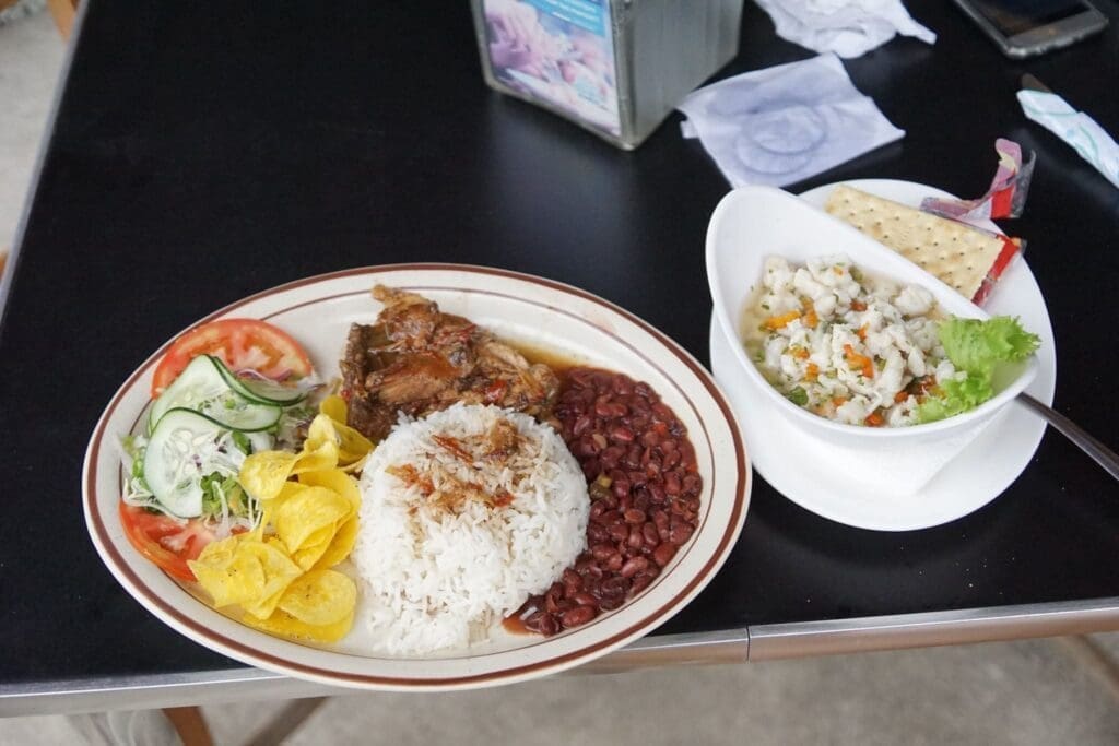 Casada lunch. puerto jimenez