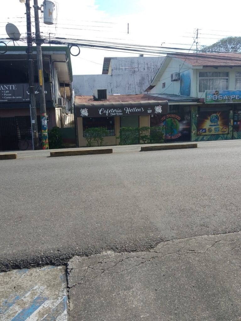 Cafe Hellen's  . puerto Jimenez . Osa peninsula