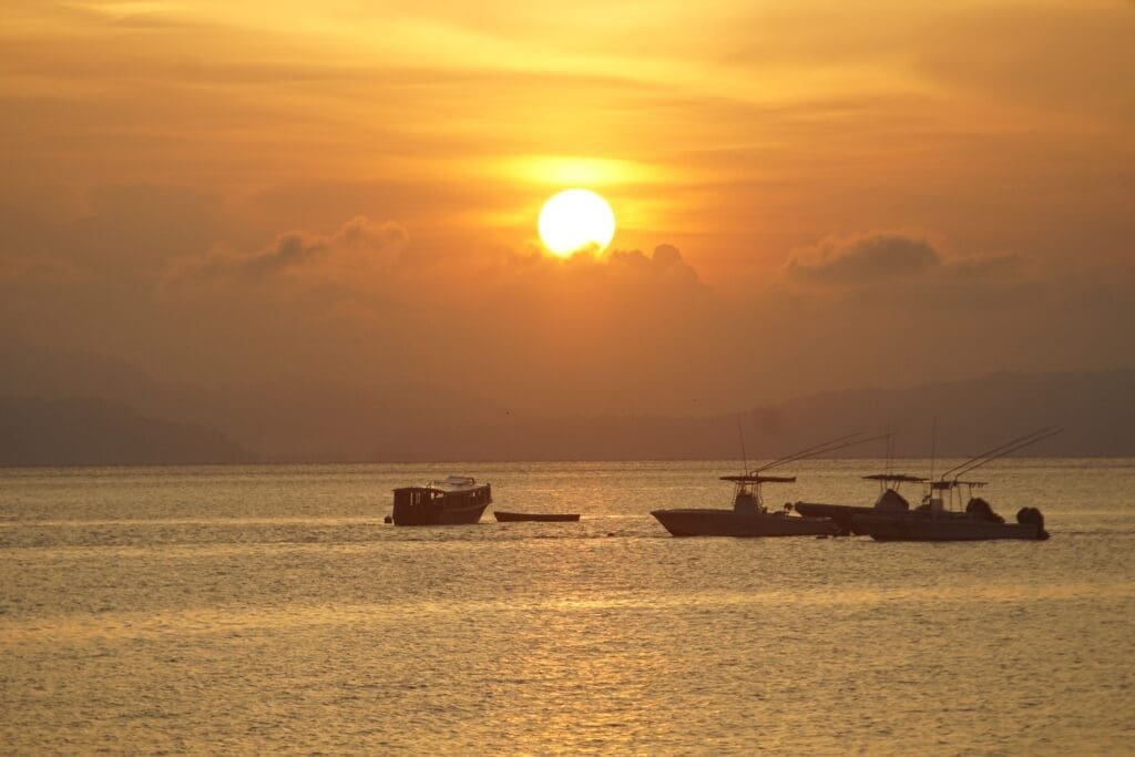 sun rise puerto jimenez osa peninsula costa rica